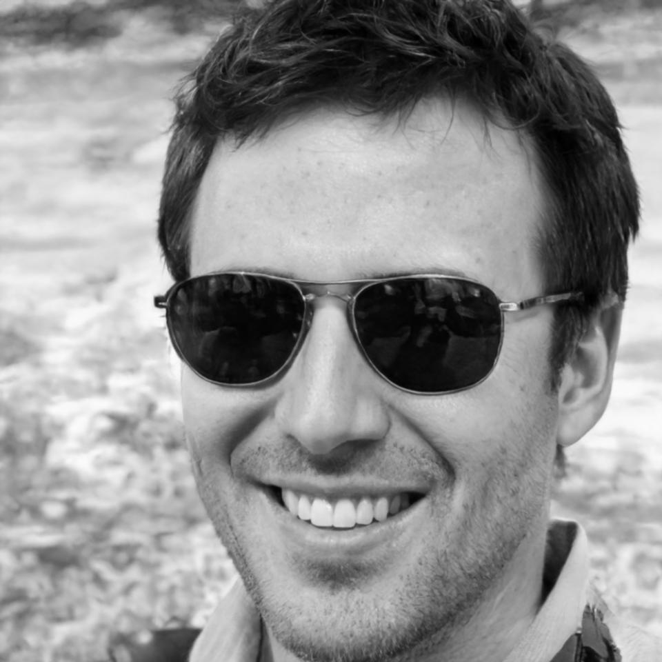 Portrait de Marc Dubois, expert en analyse financière